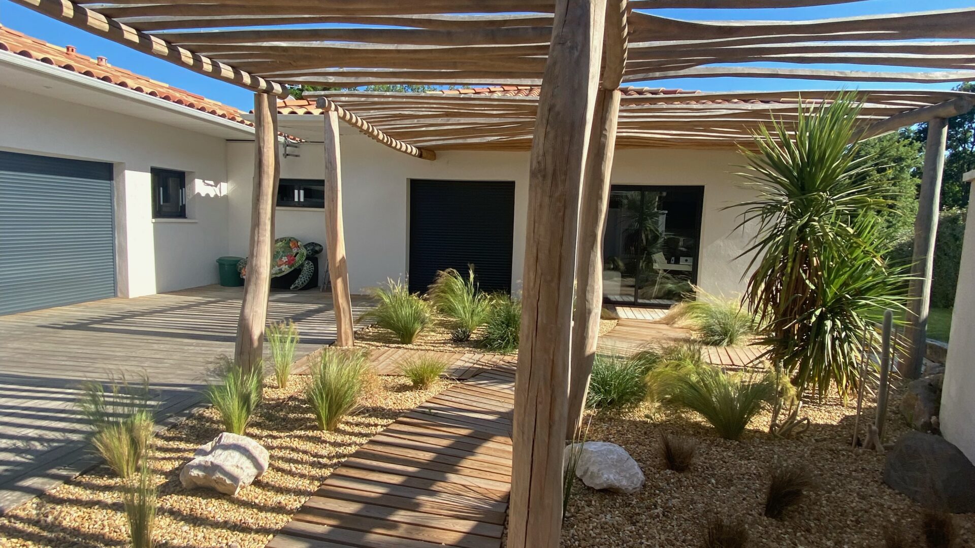 terrasse et plage de piscine